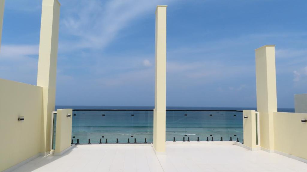 Relax and unwind - beachfront stay